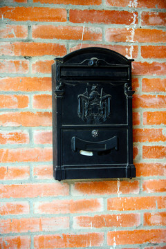 鐵藝郵箱 家門的守衛(wèi)者與時(shí)光的信使